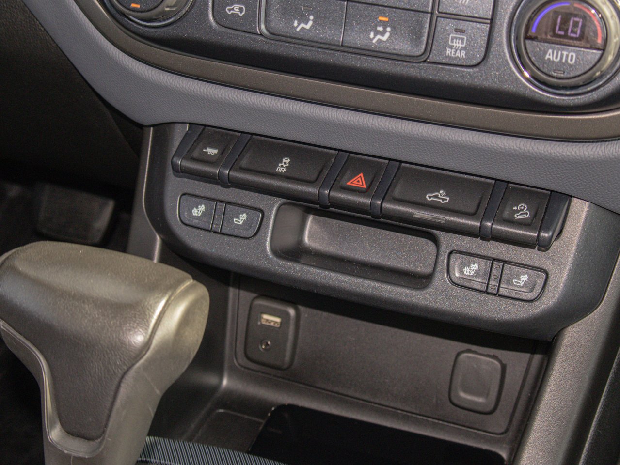 2018 Chevrolet Colorado 4WD Crew Cab 128.3 Z71 Red Sherwood Park - photo #28