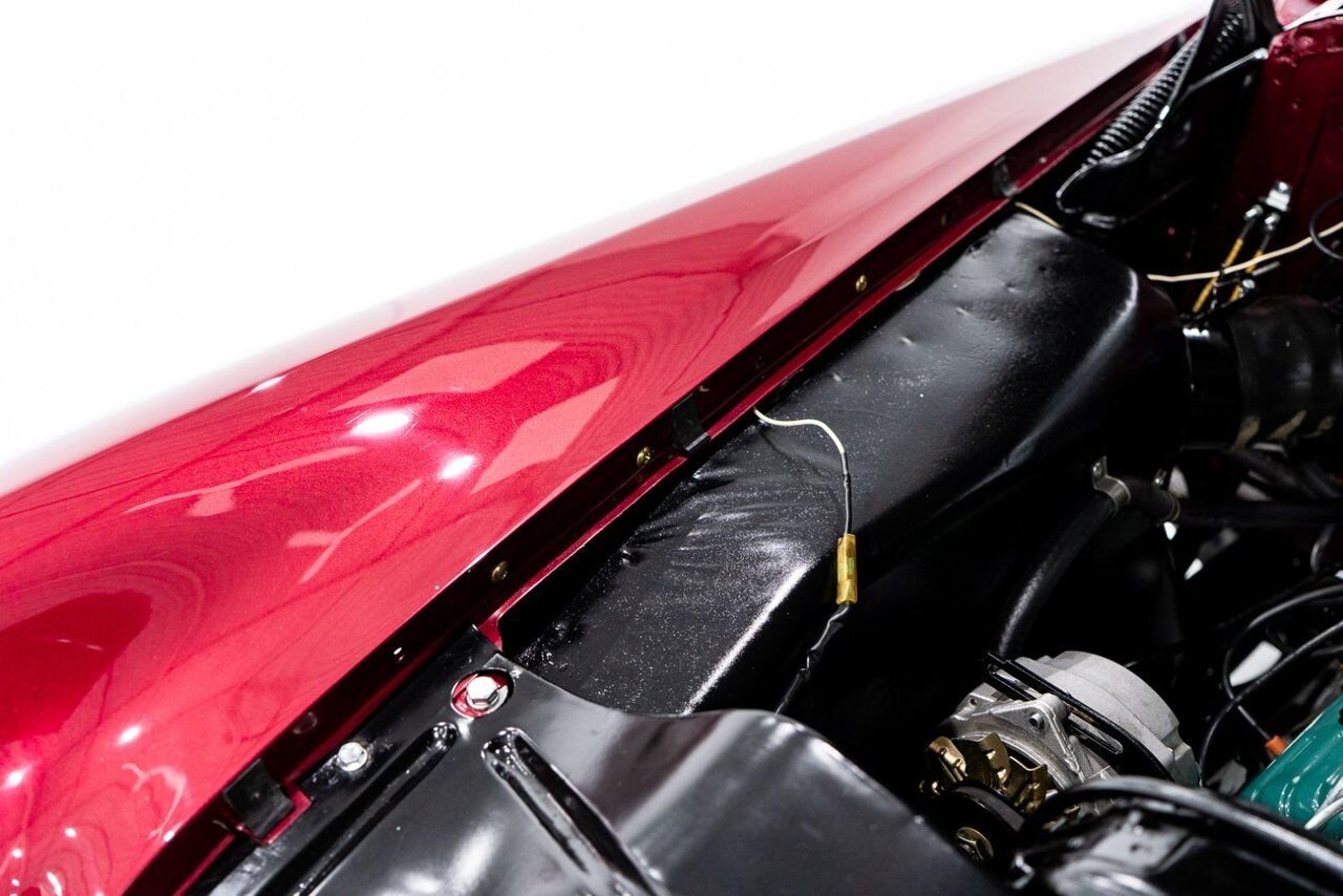 Oldsmobile 98 PRIX EN USD | Convertible Beautifully Presented from complete Restoration 1953 Rouge Montréal - photo #25
