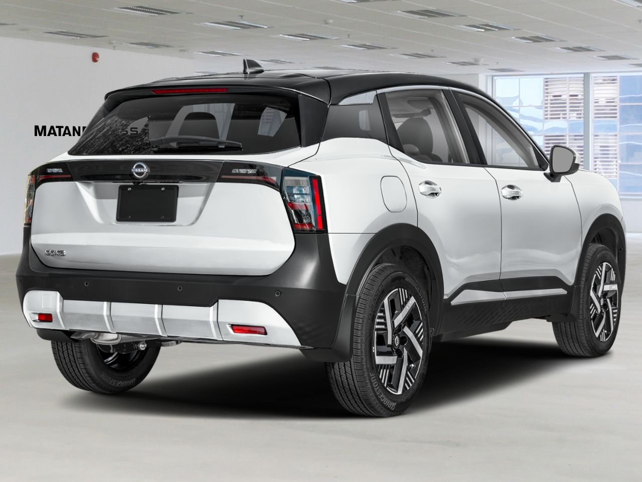 2026 NISSAN Kicks Aspen White TriCoat/Super Black Matane - photo #1