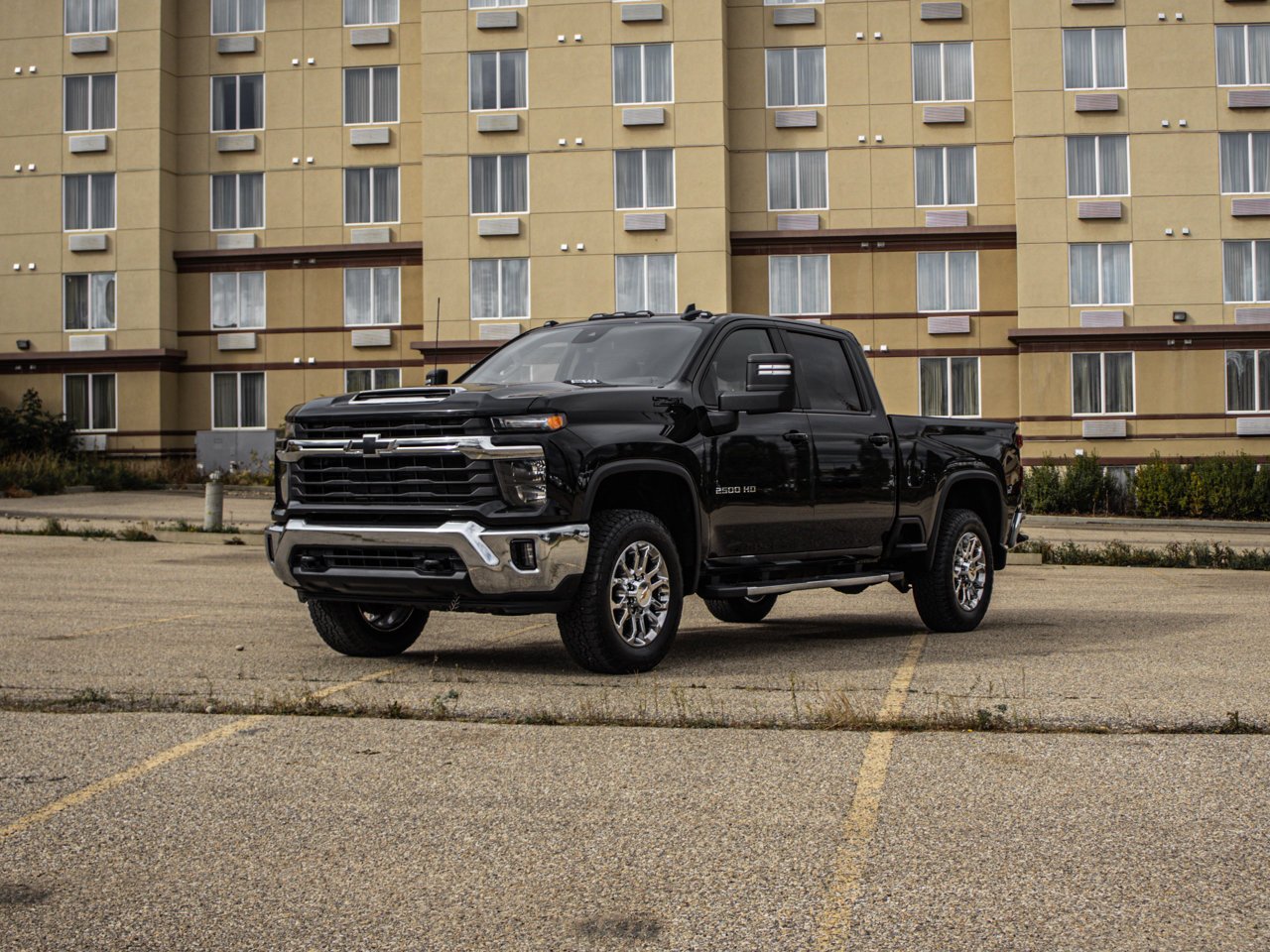 2024 Chevrolet Silverado 2500HD 4WD Crew Cab 159 LT Black Sherwood Park - photo #3