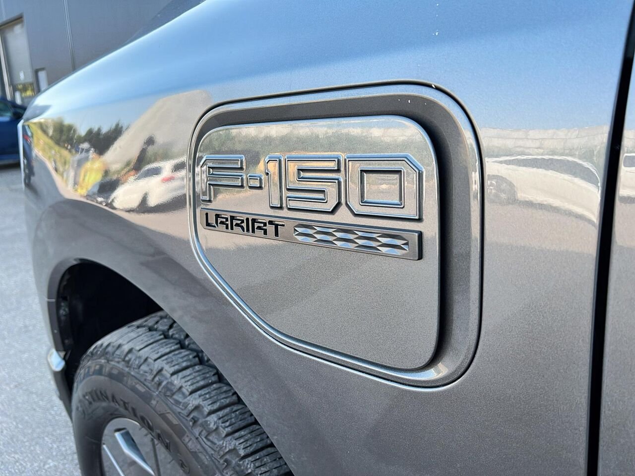 2023 Ford F-150 Lightning LARIAT STANDARD RANGE Grey Québec - photo #5