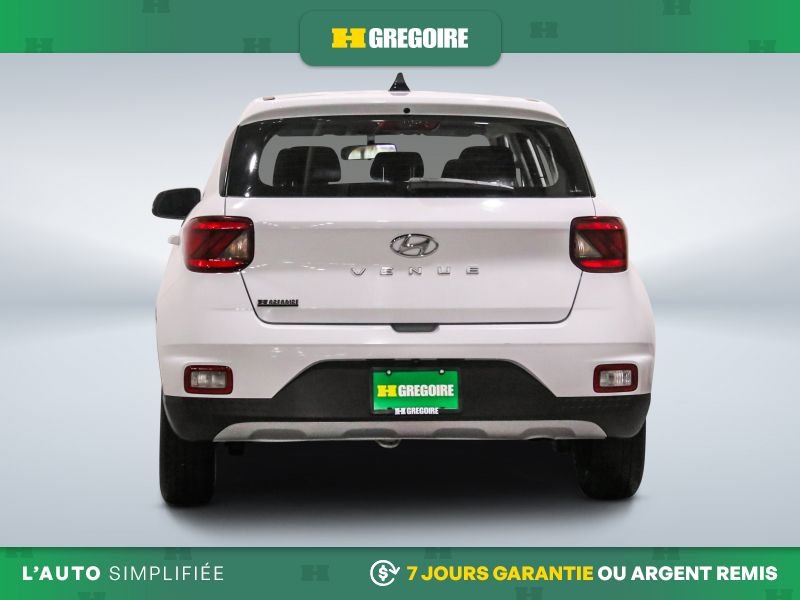 2022 Hyundai Venue White Saint-Léonard - photo #7