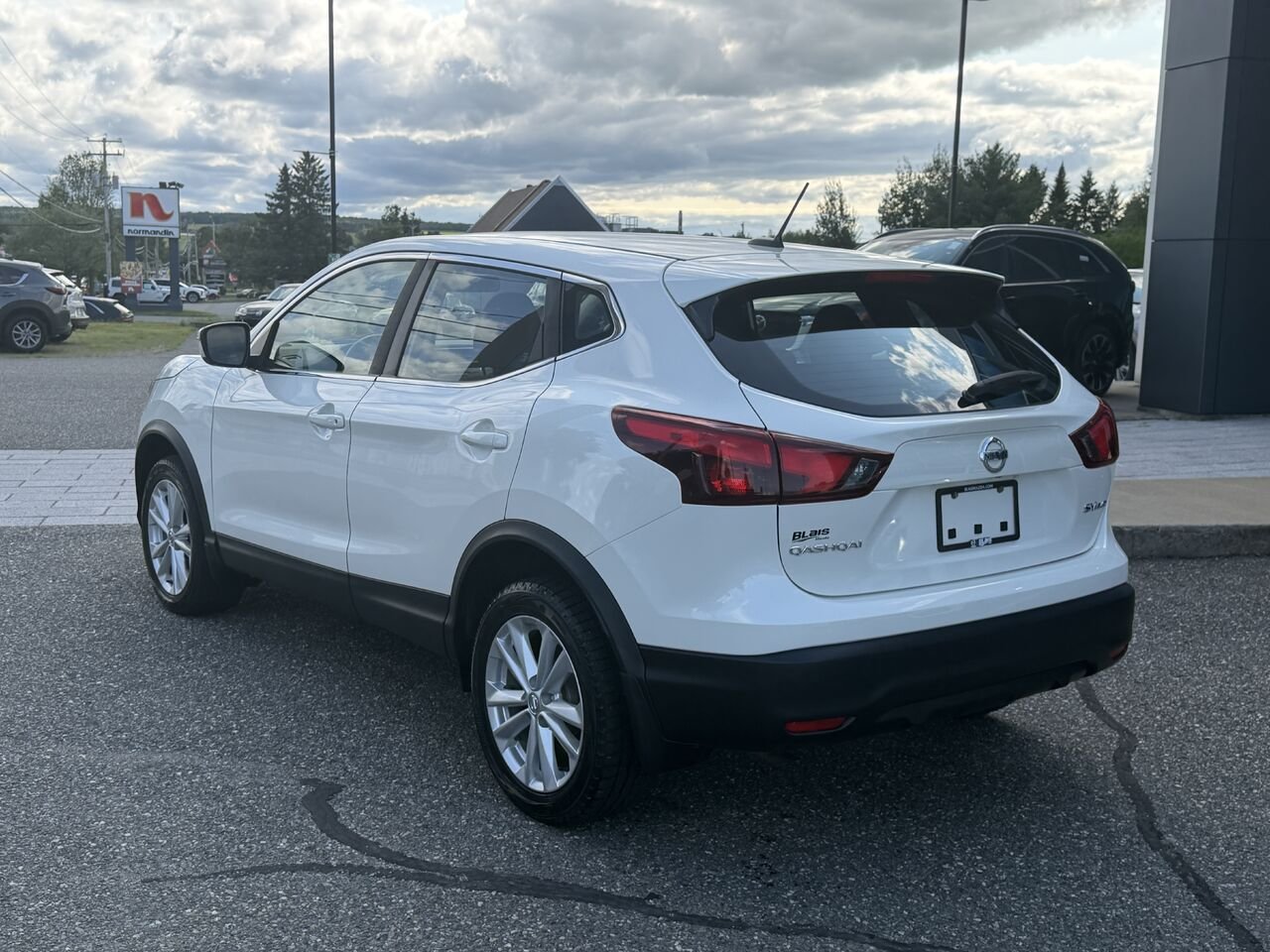 2018 Nissan Qashqai White Ste-Marie - photo #6