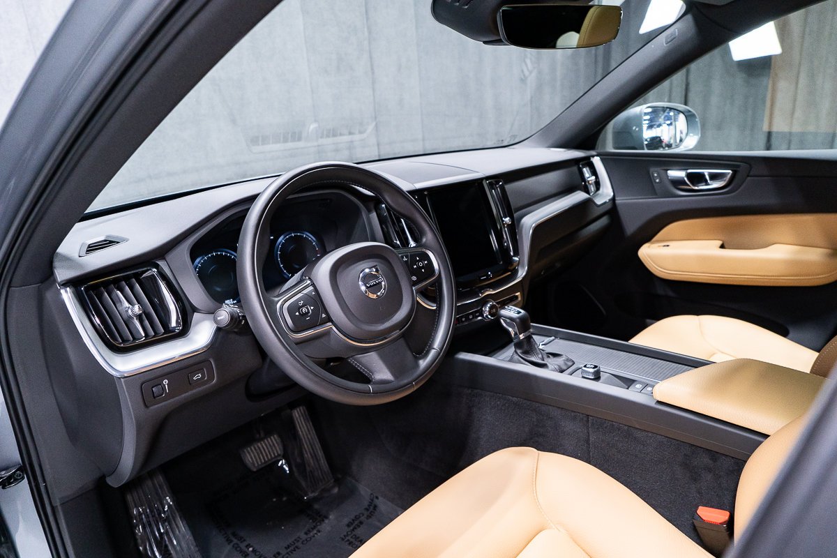 2020 Volvo XC60 T6 MOMENTUM PLUS Grey Montreal - photo #6