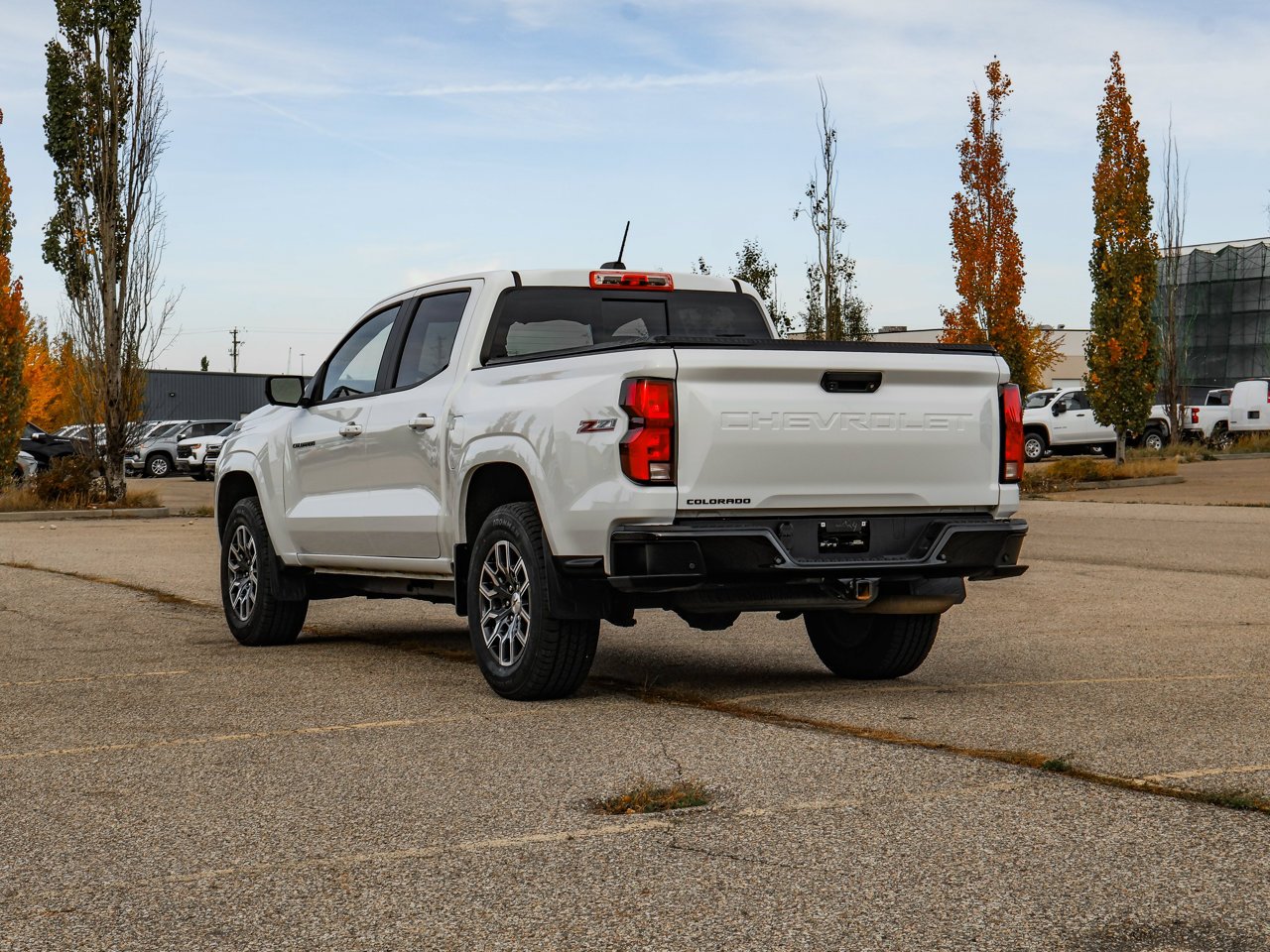 2024 Chevrolet Colorado 4WD Crew Cab Z71 White Sherwood Park - photo #5