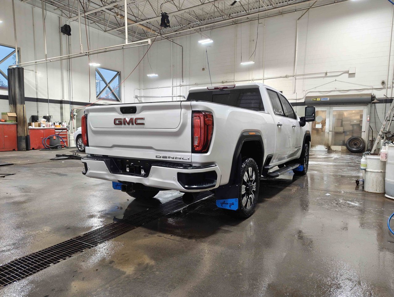 2020 GMC Sierra 2500HD 4WD Crew Cab 159 Denali White Sherwood Park - photo #5