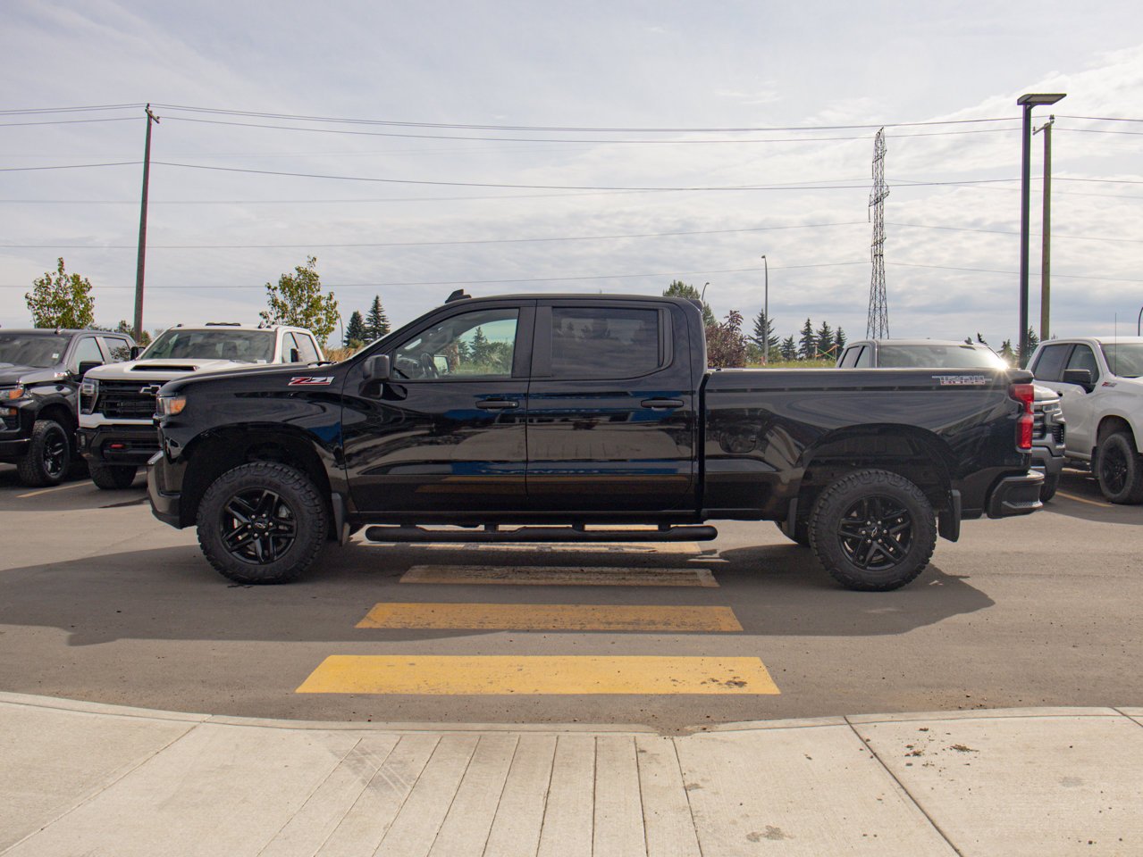 2021 Chevrolet Silverado 1500 4WD Crew Cab 147 Custom Trail Boss Black Sherwood Park - photo #6