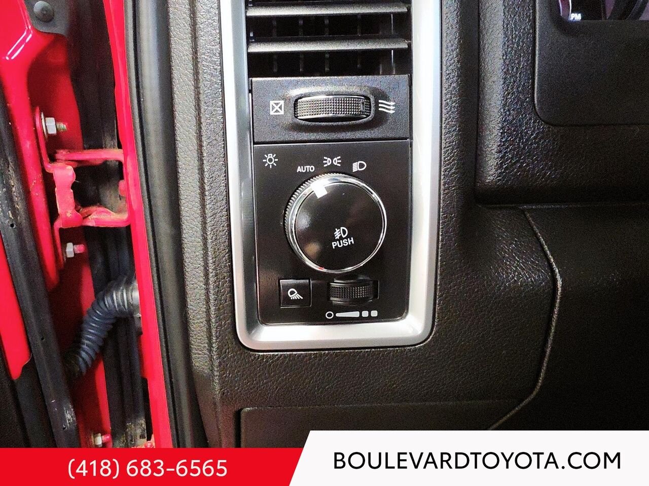 2021 Ram 1500 CLASSIC 100207B-50 | WARLOCK, 4X4 CABINE DE 5 PI 7 PO Red Québec - photo #14