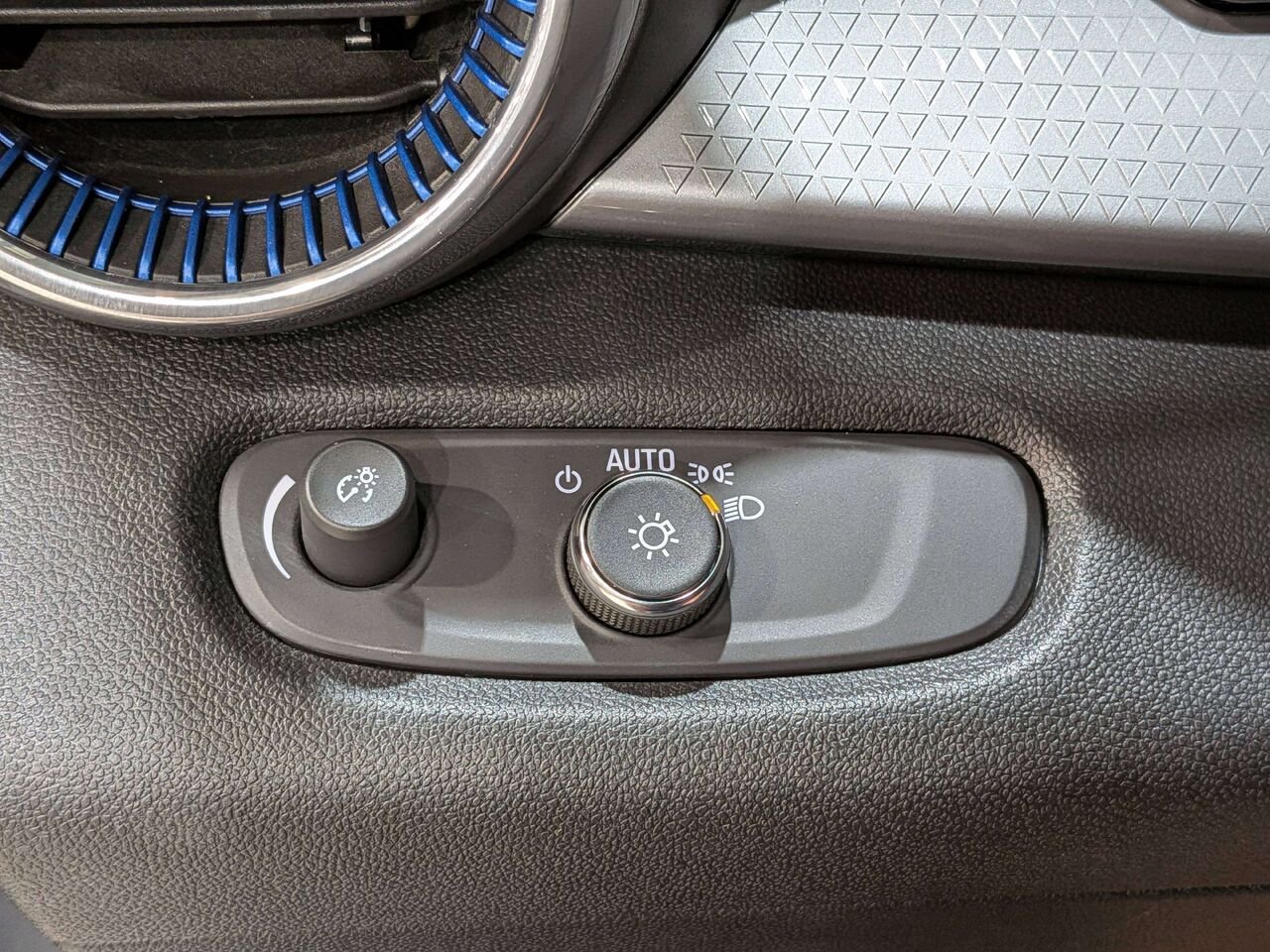 2025 Chevrolet Trax FWD 4dr LT Grey Val-David - photo #31