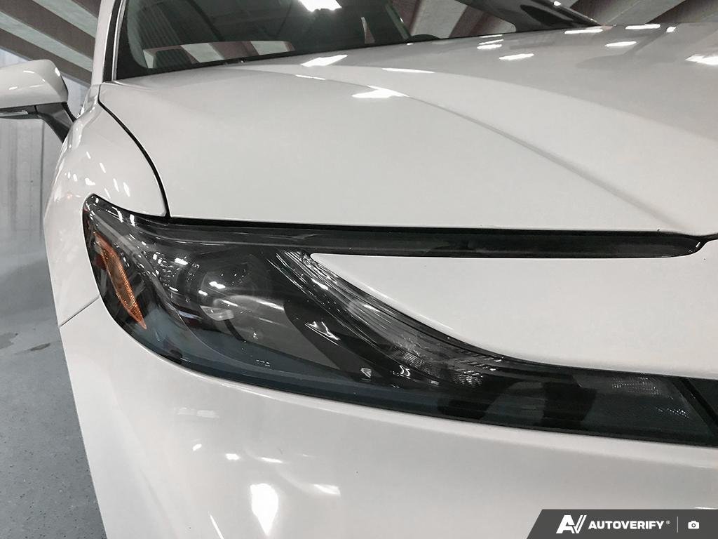 2025 Toyota Camry 2501988A | SE Upgrade White Edmonton - photo #7