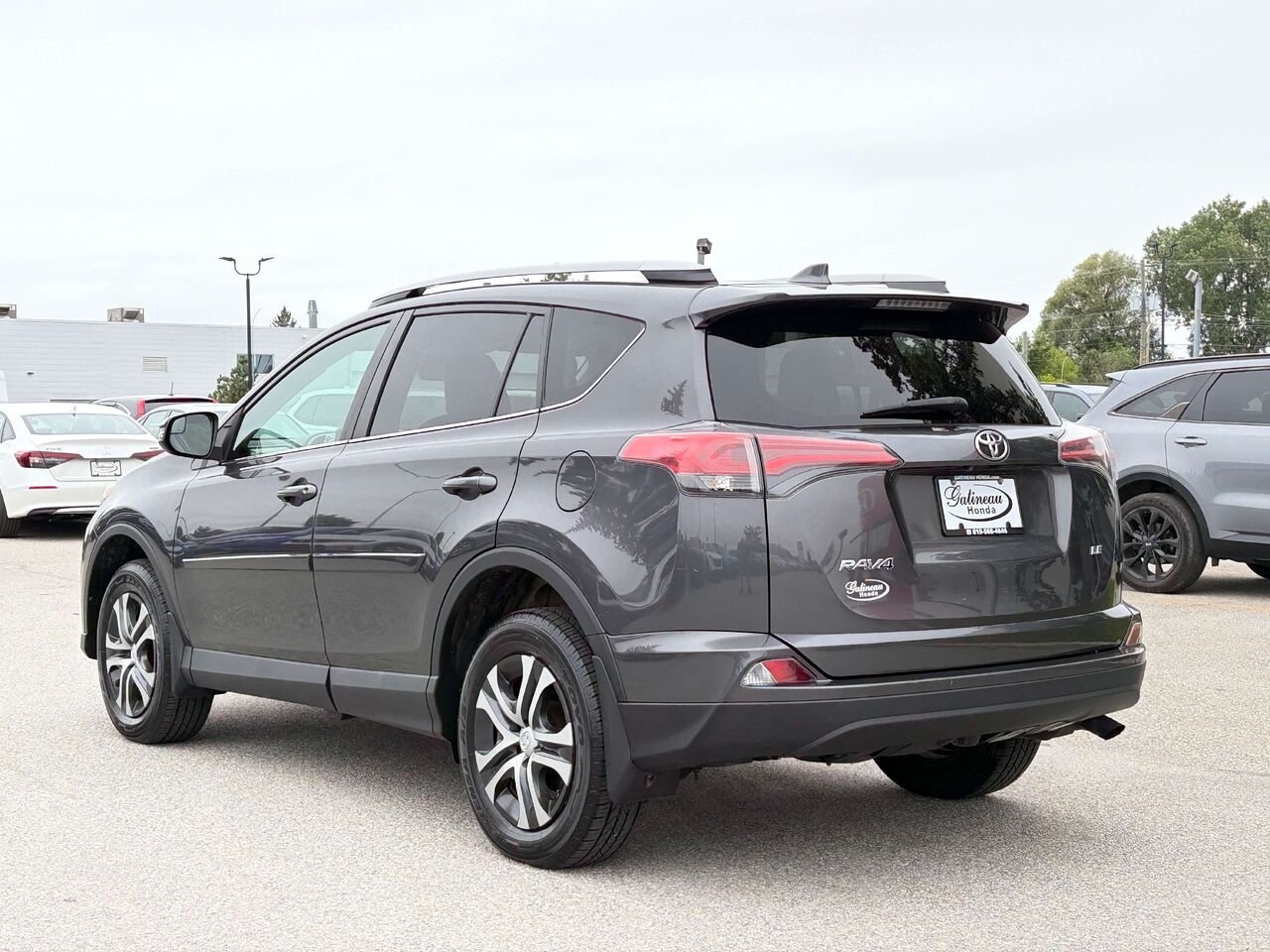 2017 Toyota RAV4 LE Grey Gatineau - photo #3