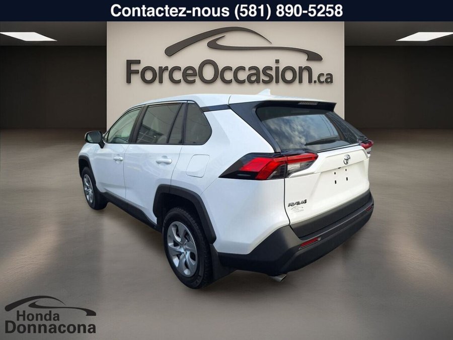 Toyota RAV4 LE, Bancs chauffant, Propre 2022 Blanc