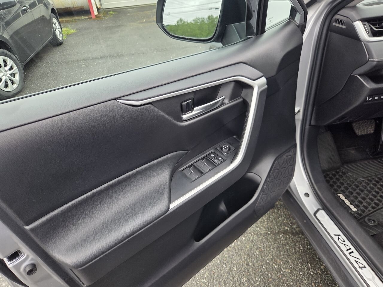 Toyota RAV4 hybride XLE TI 2023 Ciel argent métallisé Lac-Etchemin - photo #16