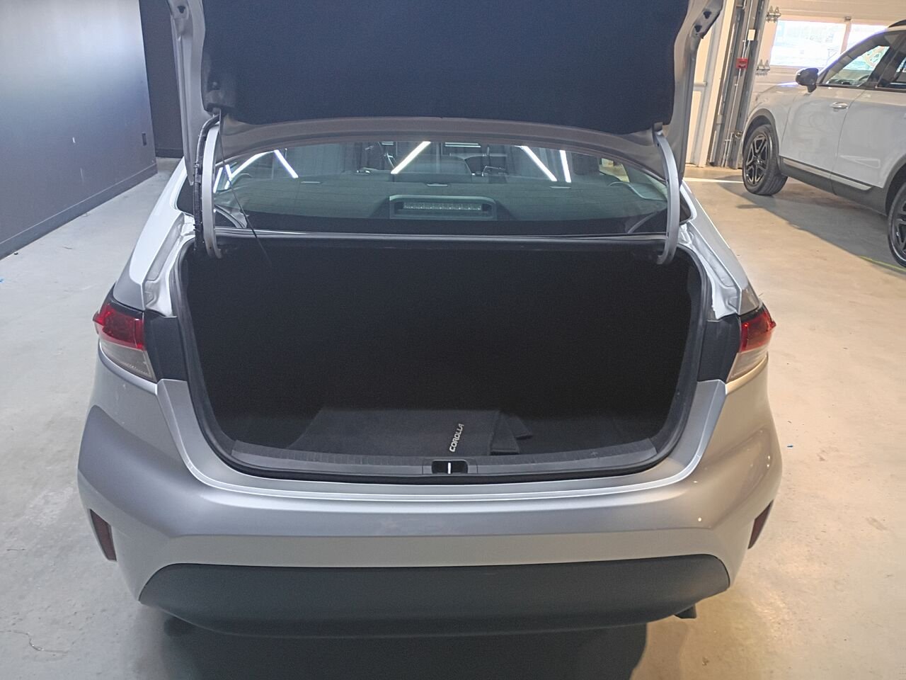 Toyota Corolla 2023 Argent Blainville - photo #12