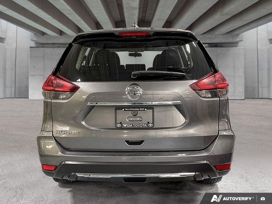 2018 Nissan Rogue S, new shield, new brakes, very low kms Grey