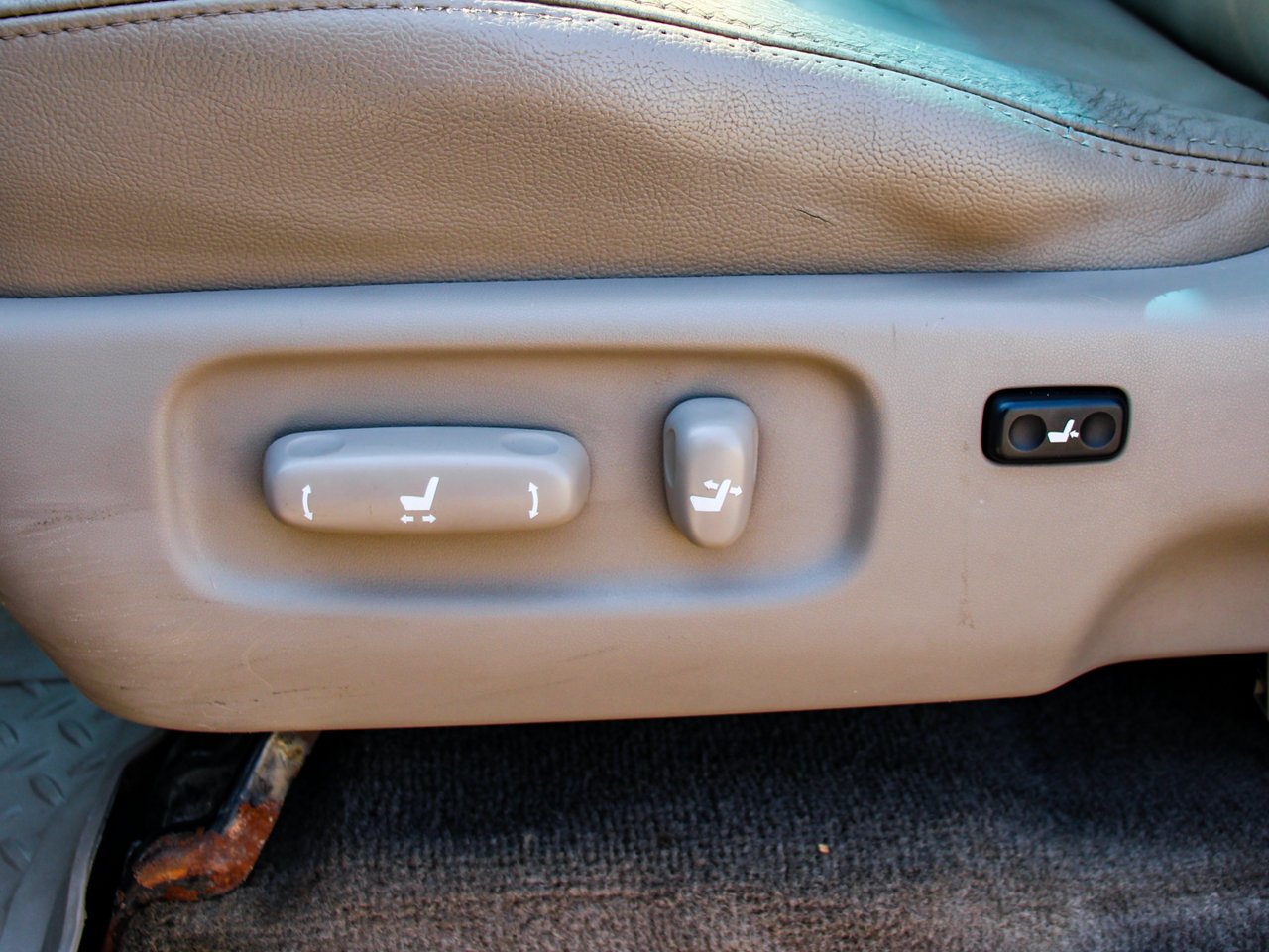 2005 Toyota Tundra Double Cab 140.6 V8 4WD Limited Red Sherwood Park - photo #13