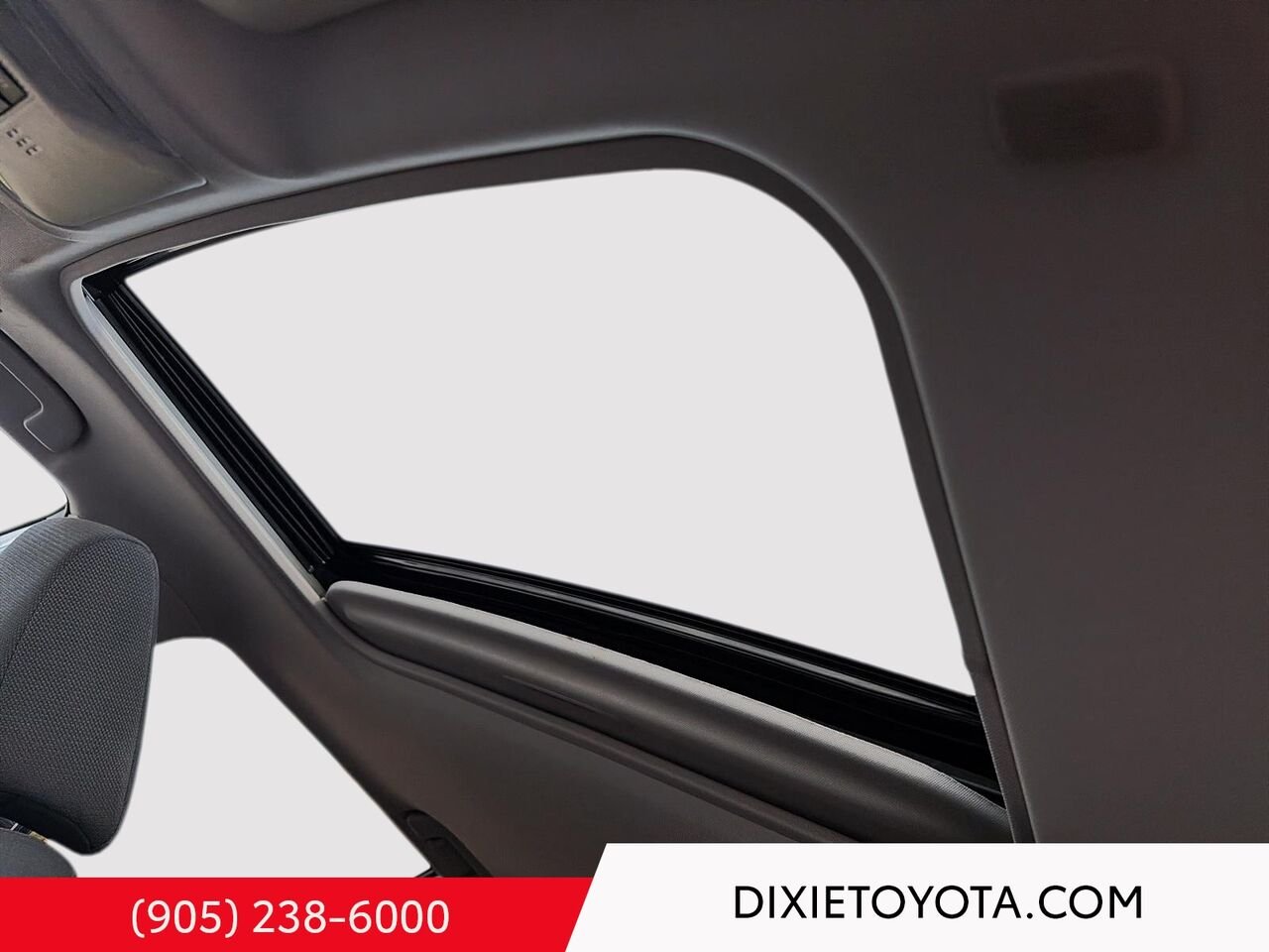 2025 Toyota RAV4 XLE AWD / HEATED SEATS / MOONROOF / ALLOY WHEELS / CARPLAY AND ANDROID AUTO Grey Mississauga - photo #10