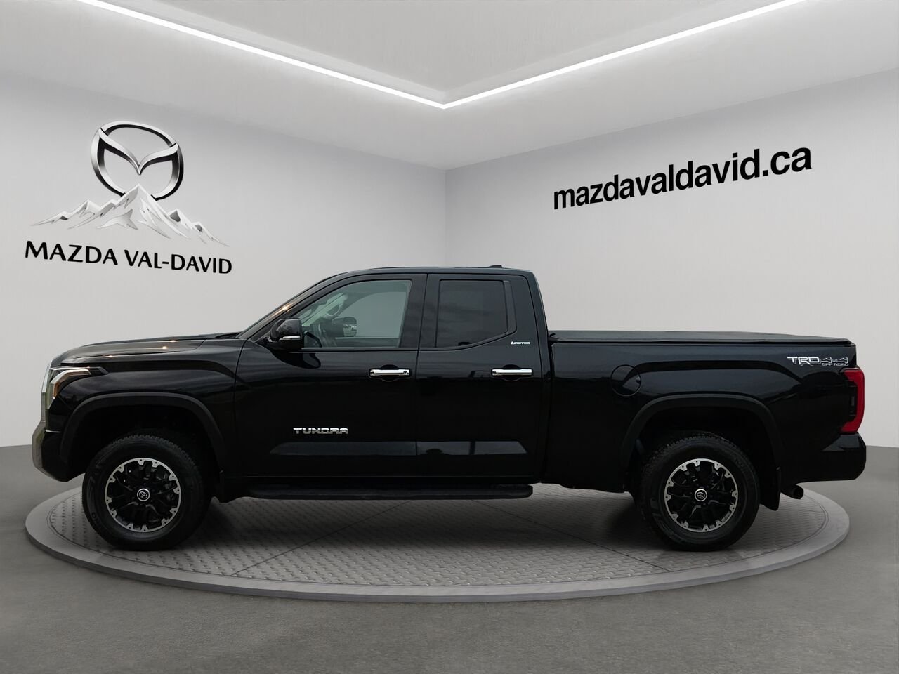 Toyota Tundra Limited Double Cab 4x4, Navigation, sièges ventilés, sièges en cuir 2022 Noir Val-David - photo #1