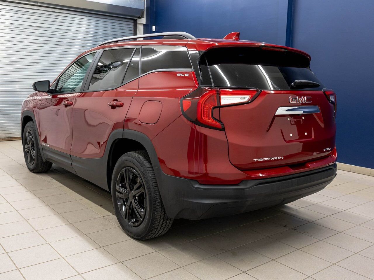 GMC Terrain SLE AWD *SIEGES CHAUF* CARPLAY *GR. SECURITE* USB 2024 Rouge Saint-Jérôme - photo #4