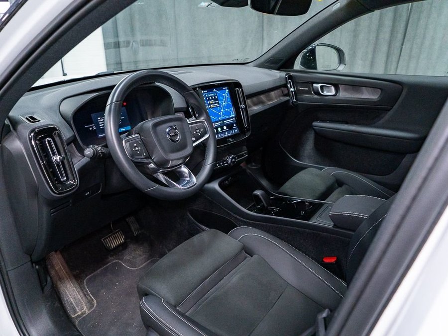 2025 Volvo EX40 Ultra White