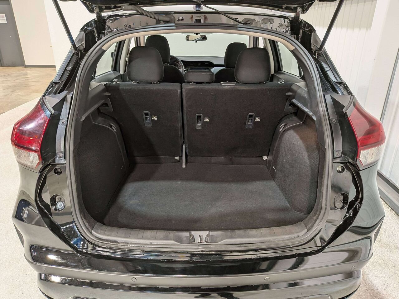 2025 Nissan Kicks Play SV FWD Black Val-David - photo #8