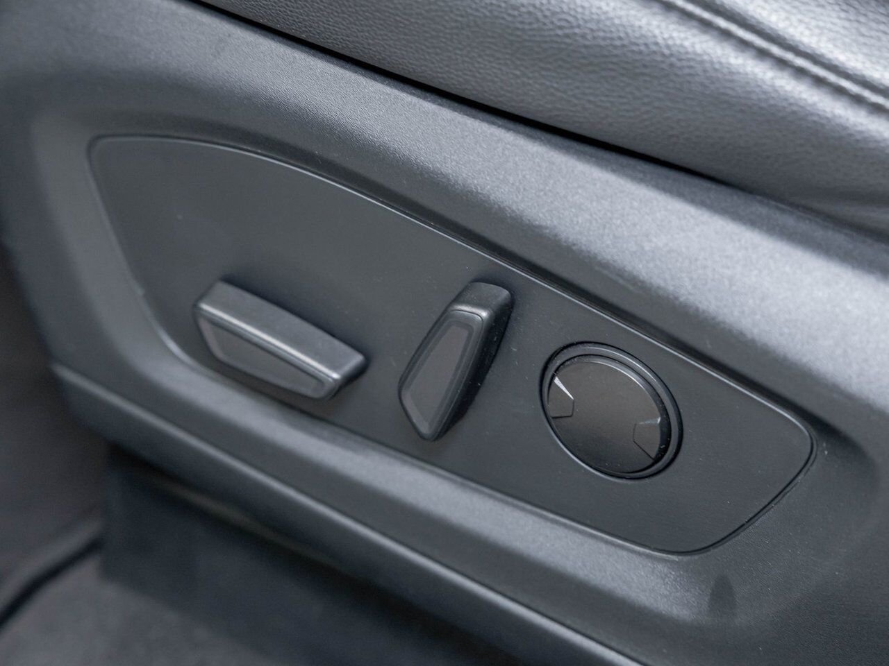 Ford Explorer LIMITED 4WD *TOIT* CUIR *CAM 360* B&O *SIEGES VENT 2023 Gris Saint-Jérôme - photo #25