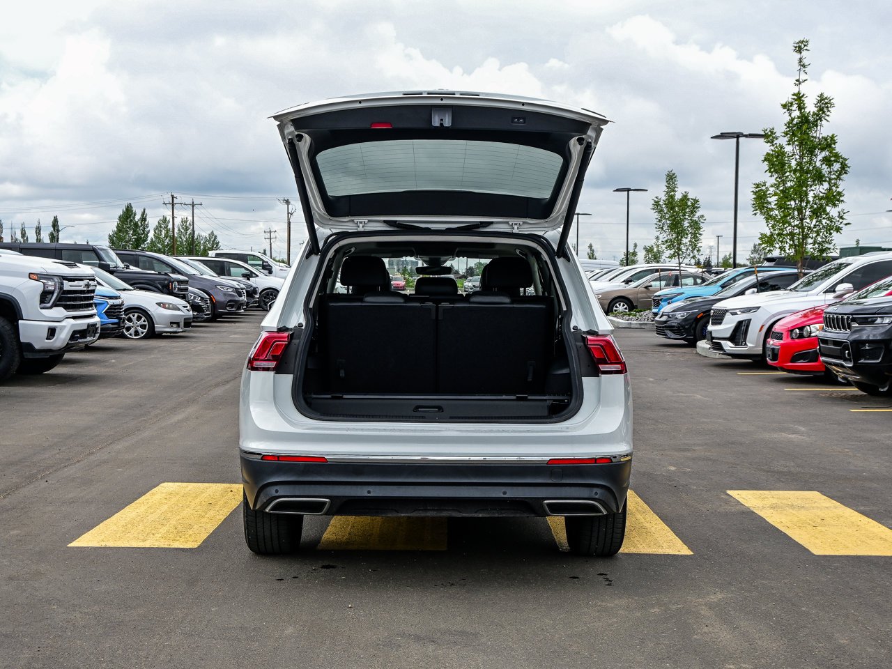 2018 Volkswagen Tiguan Highline 4MOTION White Sherwood Park - photo #13