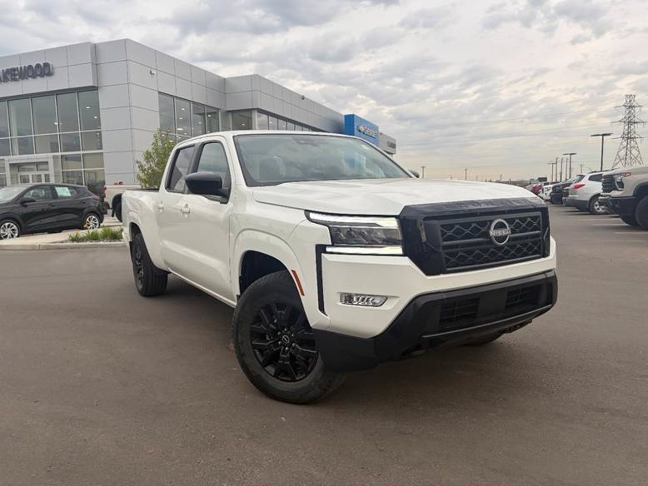 2023 Nissan Frontier Crew Cab SV Long Bed 4x4 White Sherwood Park - photo #1