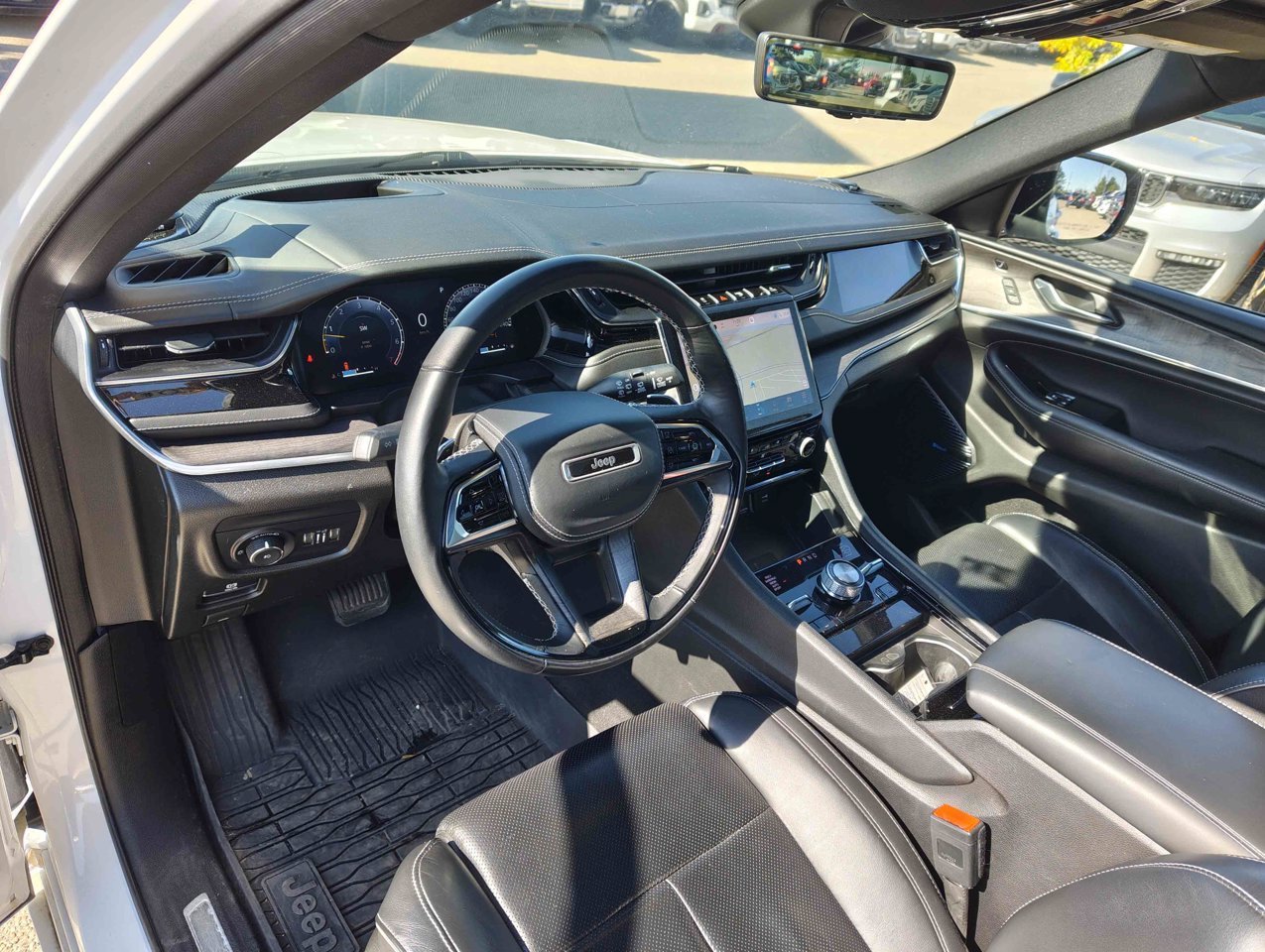 2023 Jeep Grand Cherokee Overland 4x4 White Sherwood Park - photo #6