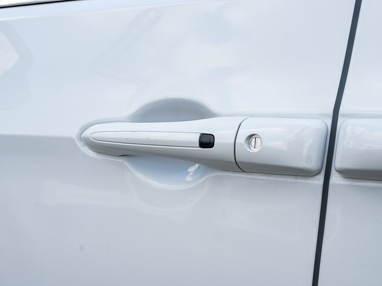 2023 Chrysler Pacifica Touring L AWD White Sherwood Park - photo #7
