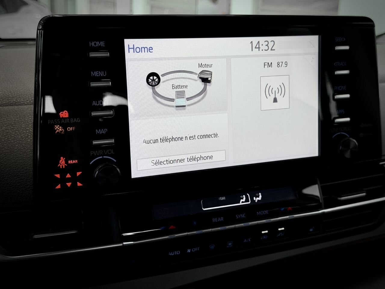 2022 Toyota Sienna Silver Notre-Dame-des-Prairies - photo #26