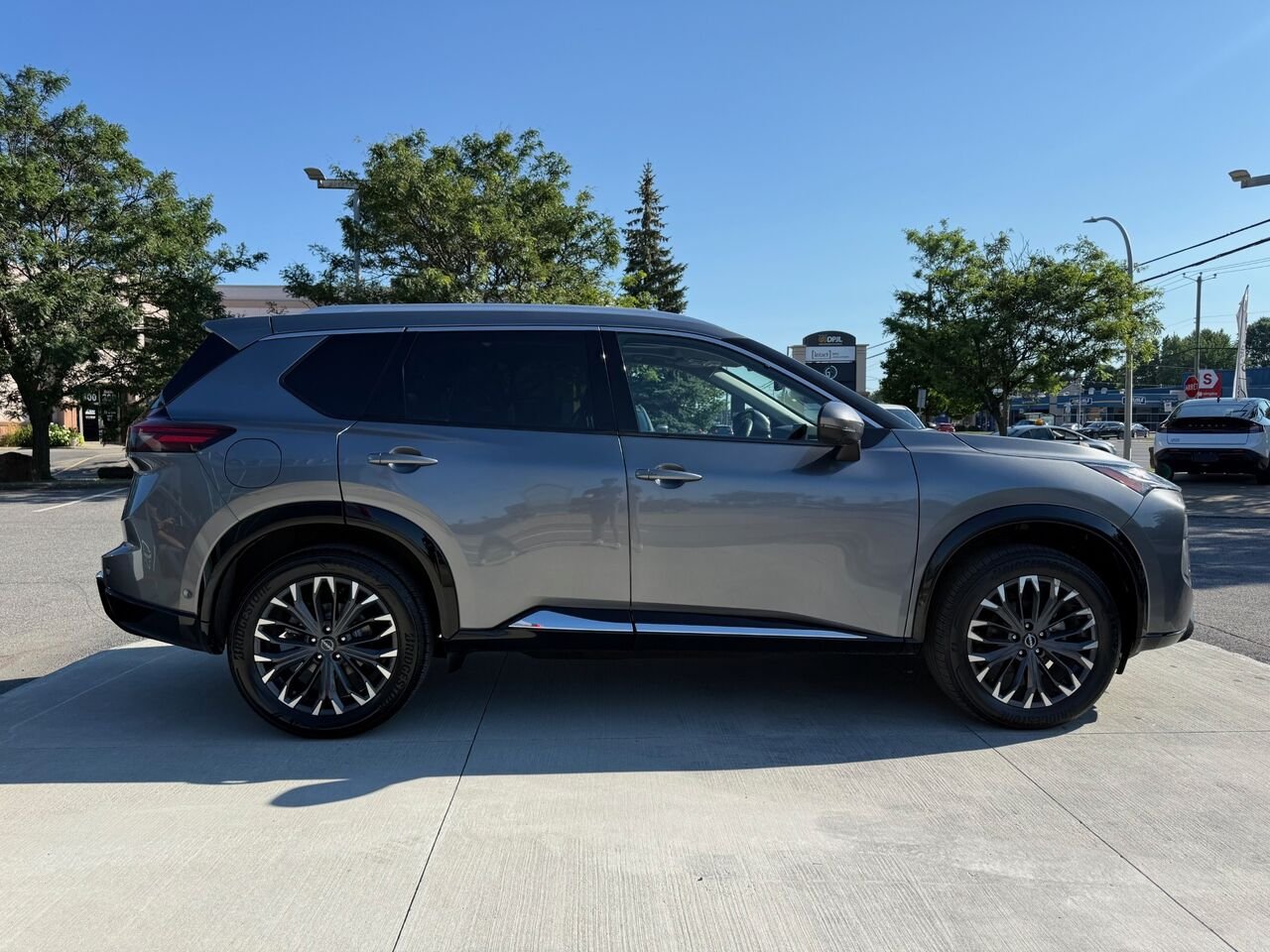 Nissan Rogue Platine TI 2024 Gris Châteauguay - photo #3
