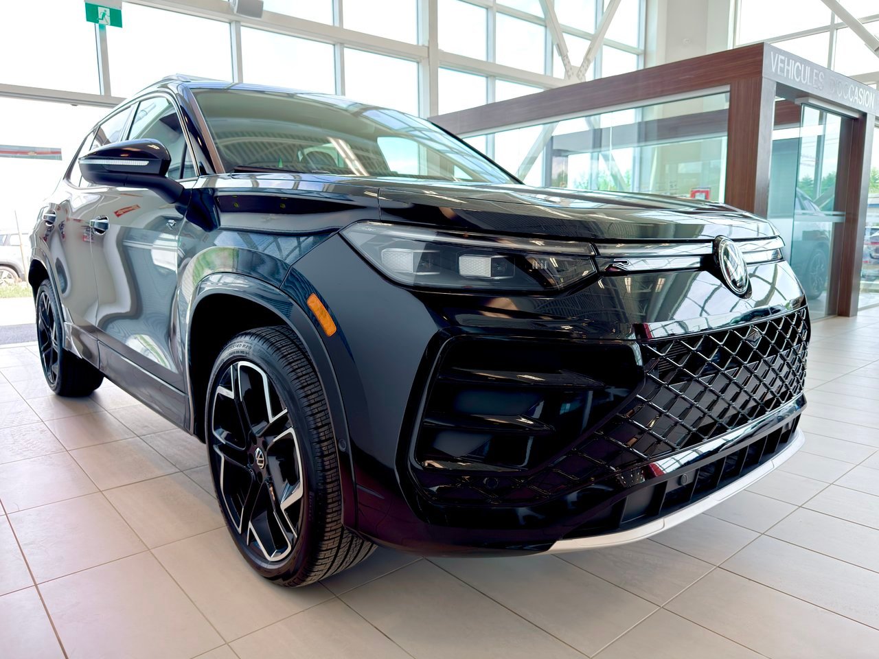 2026 Volkswagen Tiguan Black Notre-Dame-des-Prairies - photo #6