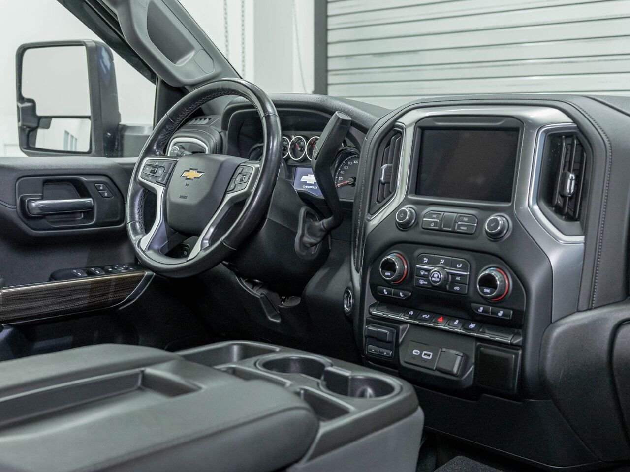 Chevrolet Silverado 1500 LT V8 4X4 *GR. REMORQ MAX* SIEGES CHAUFF *CARPLAY 2020 Blanc Saint-Jérôme - photo #28