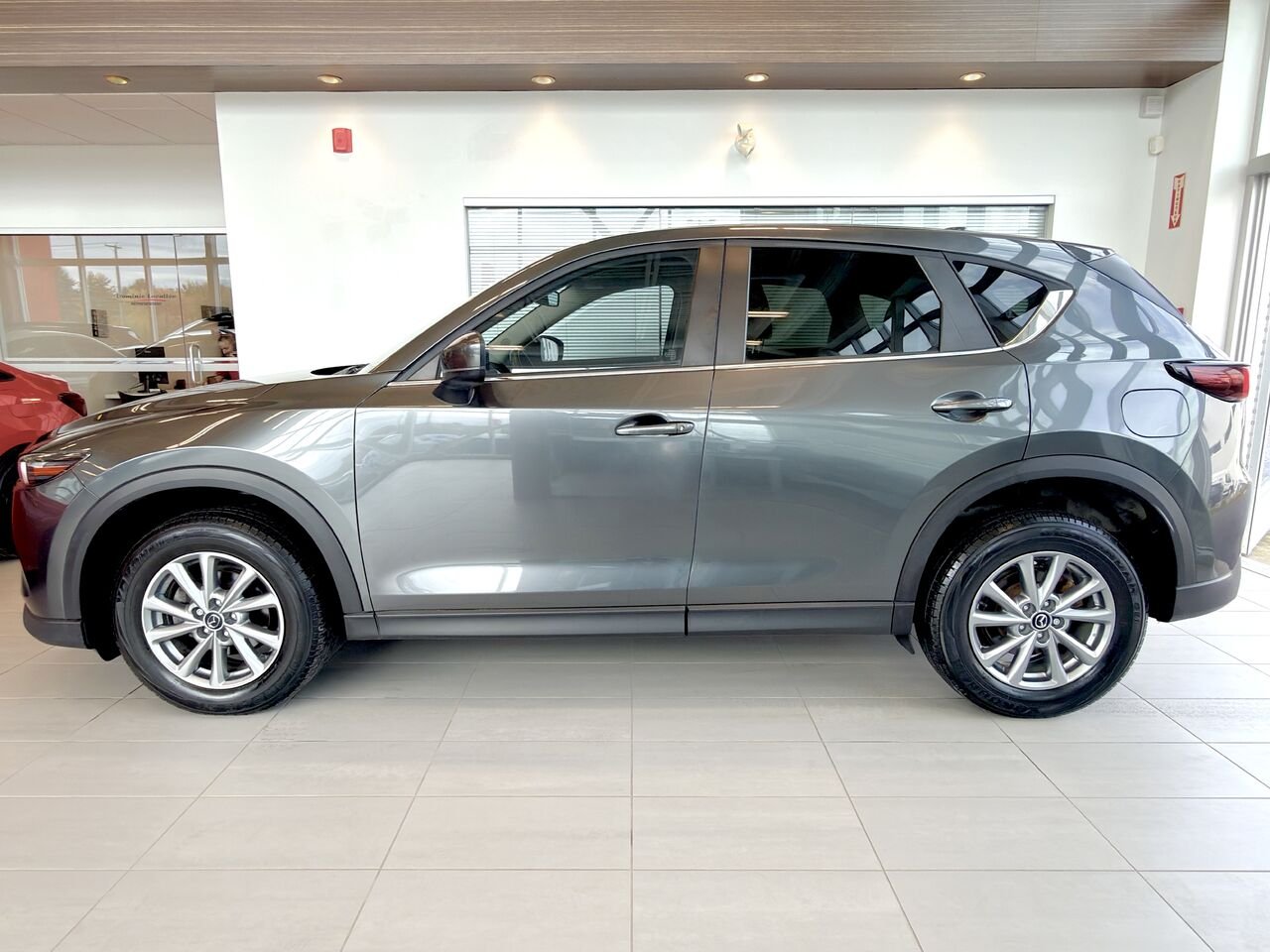 2023 Mazda CX-5 Grey Notre-Dame-des-Prairies - photo #3