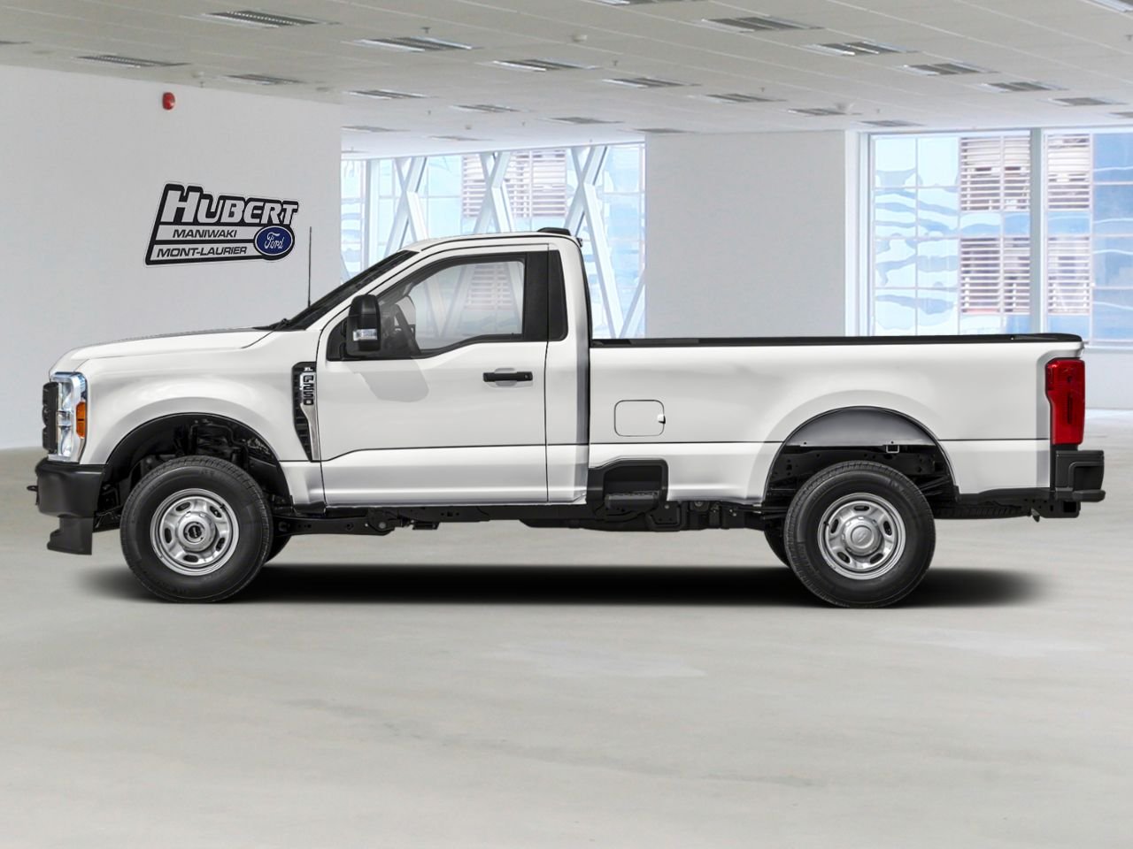 2027 Ford Super Duty F-250 SRW Oxford White Mont-Laurier - photo #2