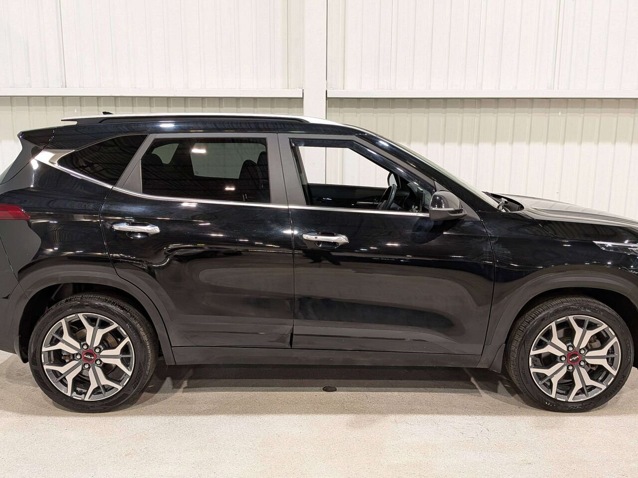 2023 Kia Seltos SX Turbo AWD w/Black Interior Black Val-David - photo #6