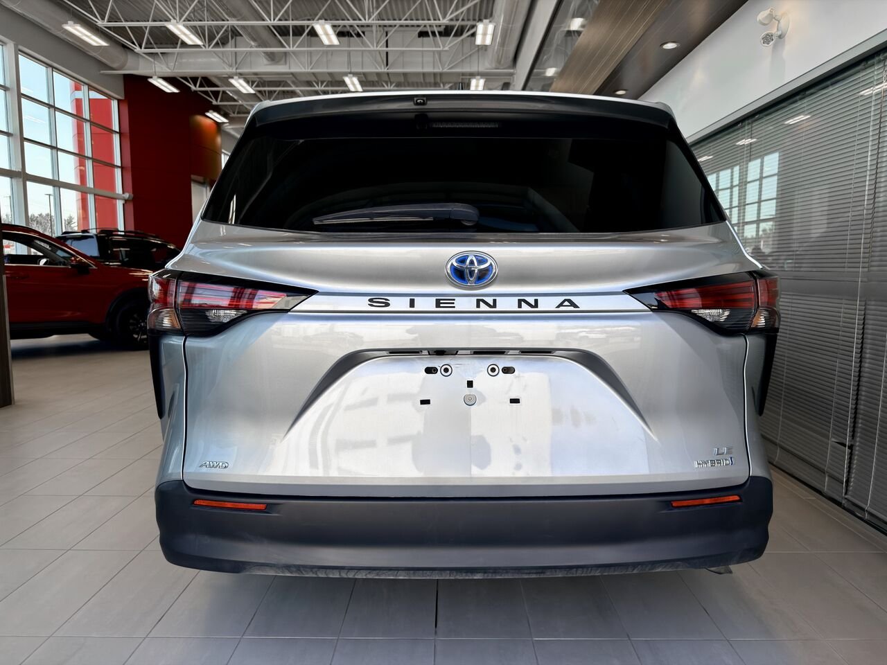 2022 Toyota Sienna Silver Notre-Dame-des-Prairies - photo #8