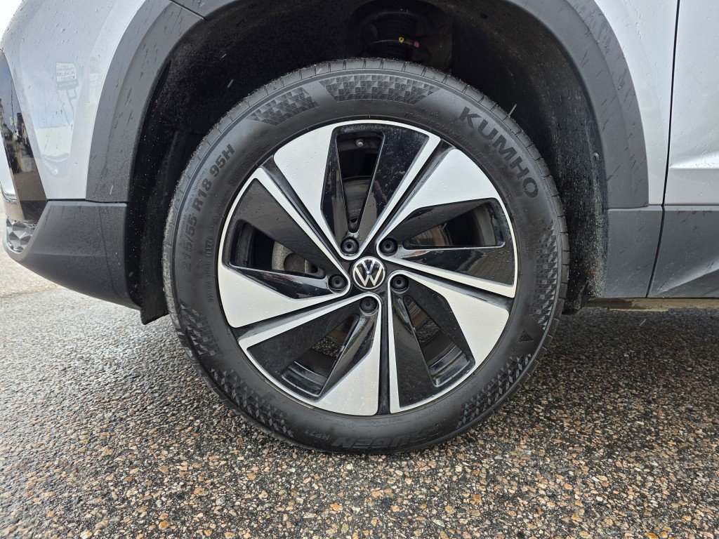 Volkswagen Taos Highline 4Motion 2024 Gris Mont-Laurier - photo #47