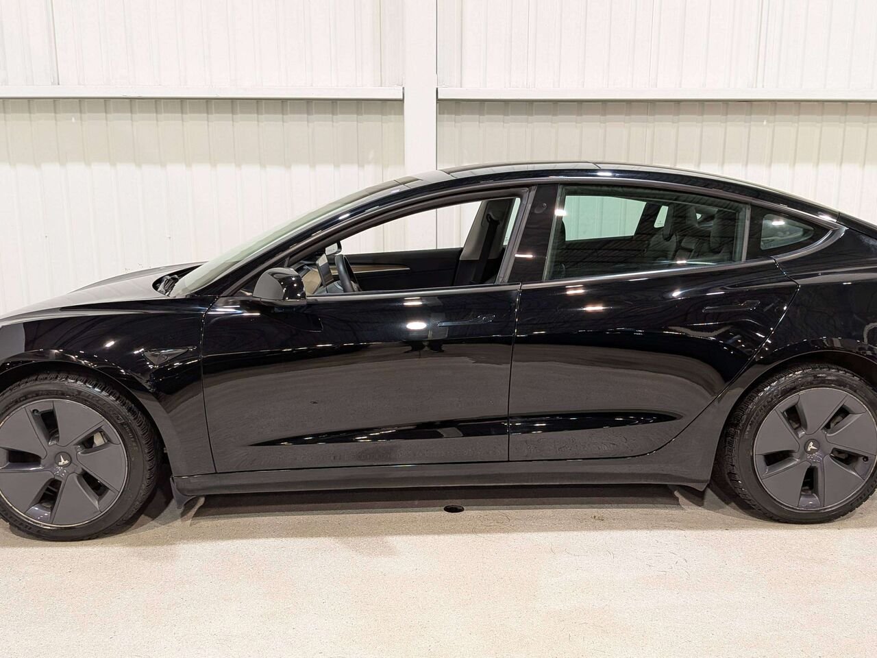 2022 Tesla Model 3 Standard Range RWD *Ltd Avail* Black Val-David - photo #4