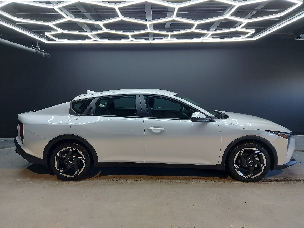 2025 Kia K4 Snow White Pearl Blainville - photo #1