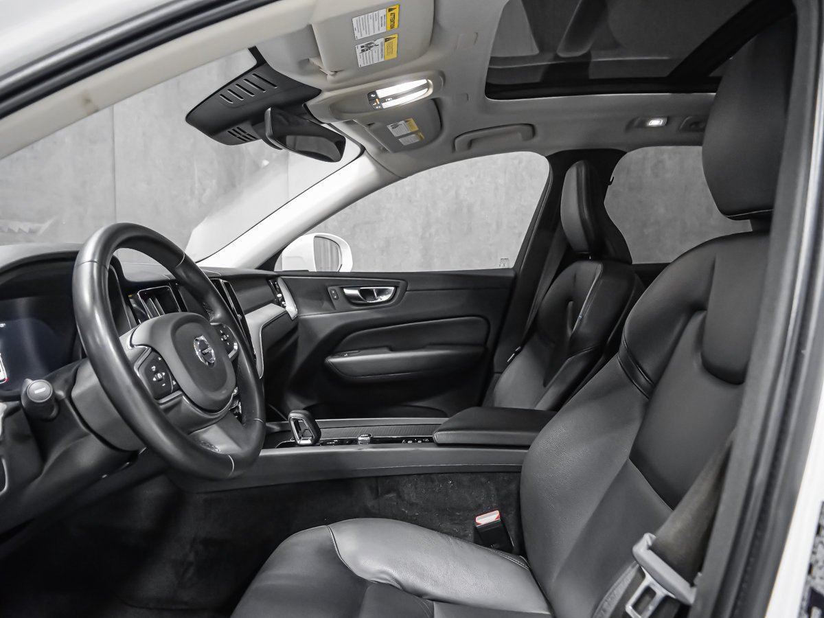 2022 Volvo XC60 B6 MOMENTUM CLIMATE White Montreal - photo #14