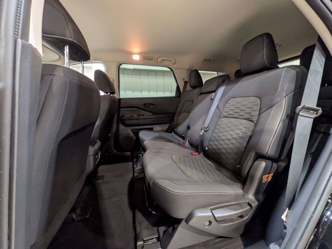 2024 Nissan Pathfinder S 4WD Black Val-David - photo #10