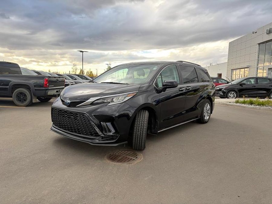 2022 Toyota Sienna XSE AWD Hybrid 2.5L 7 Passenger | Power Sunroof Black