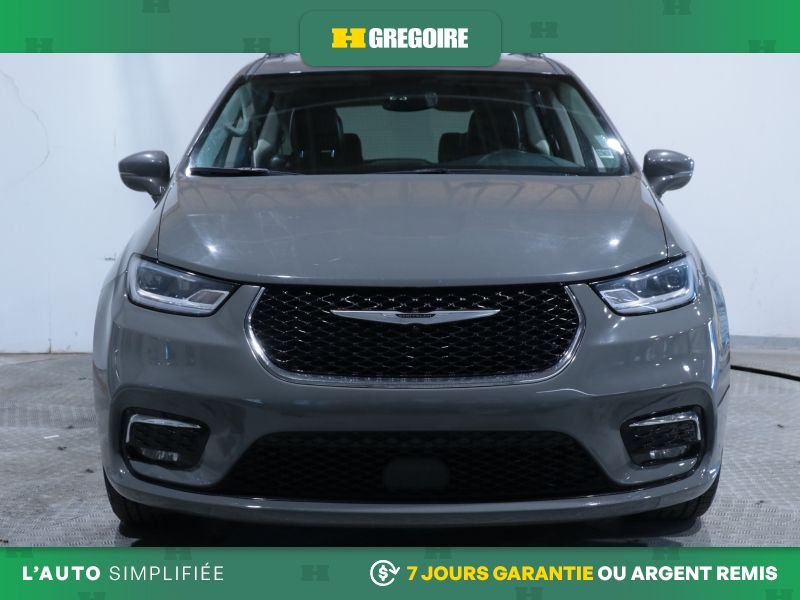 2022 Chrysler Pacifica Grey Laval - photo #1