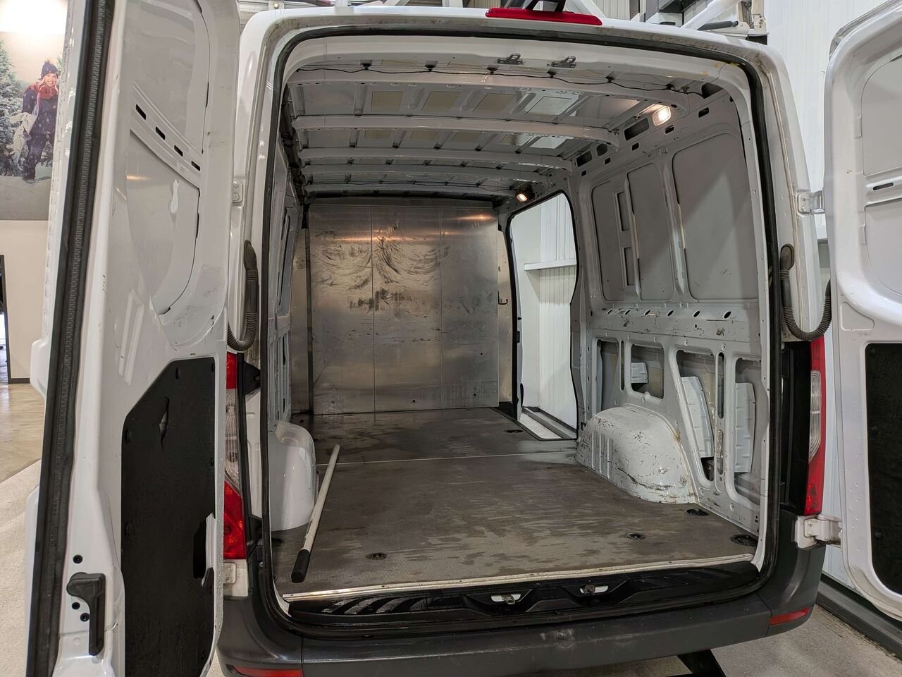 2020 Mercedes-Benz Sprinter Van 2500 High Roof V6 144" White Mirabel - photo #8
