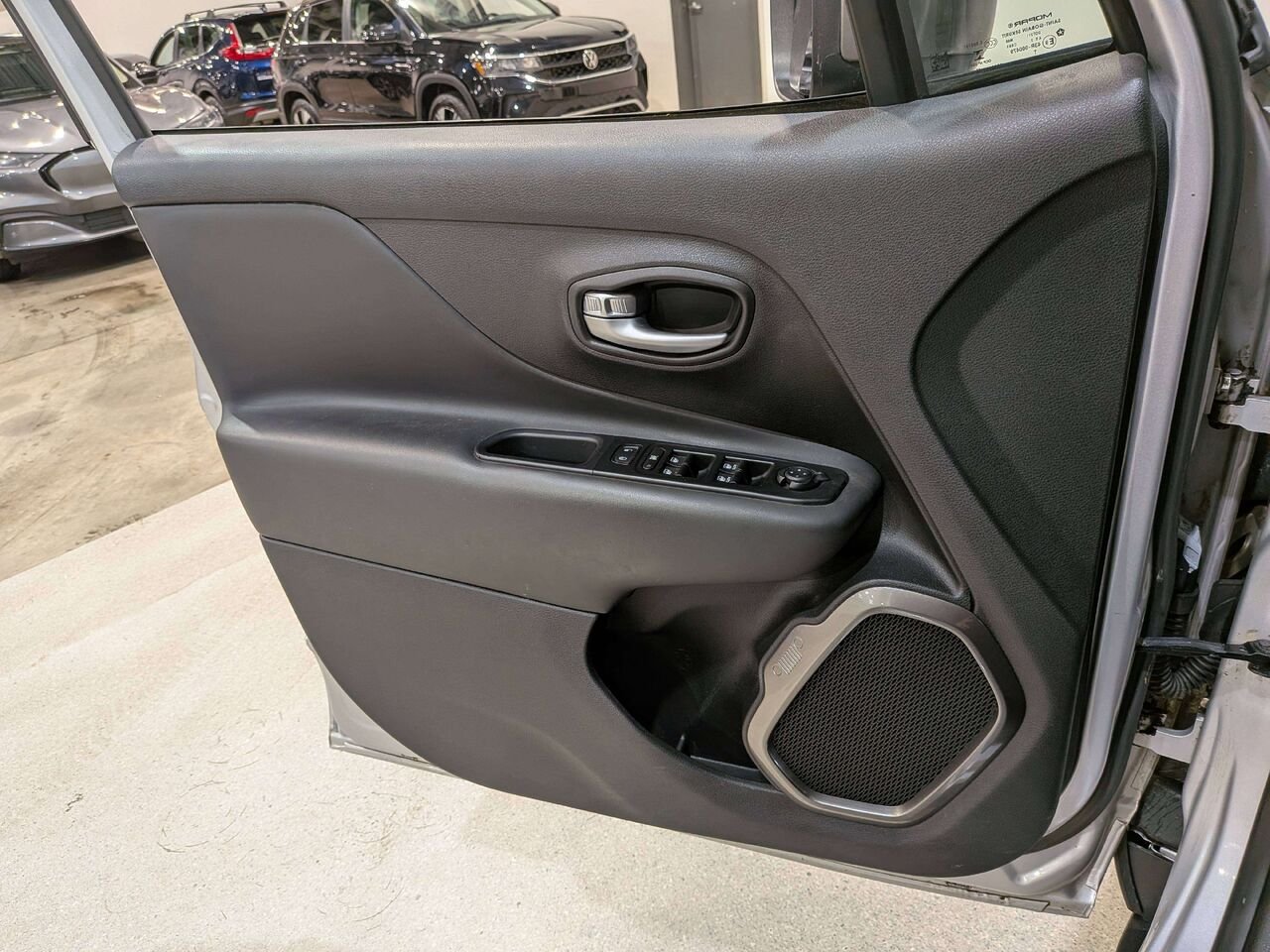 2019 Jeep Renegade Limited 4x4 Silver Val-David - photo #32