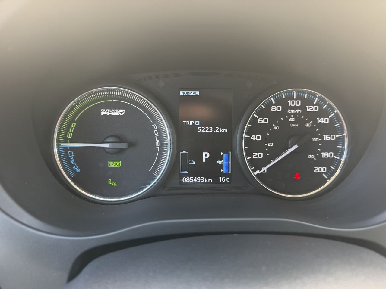 2020 Mitsubishi Outlander Plug-In Hybrid SE S-AWC Silver Laval - photo #27