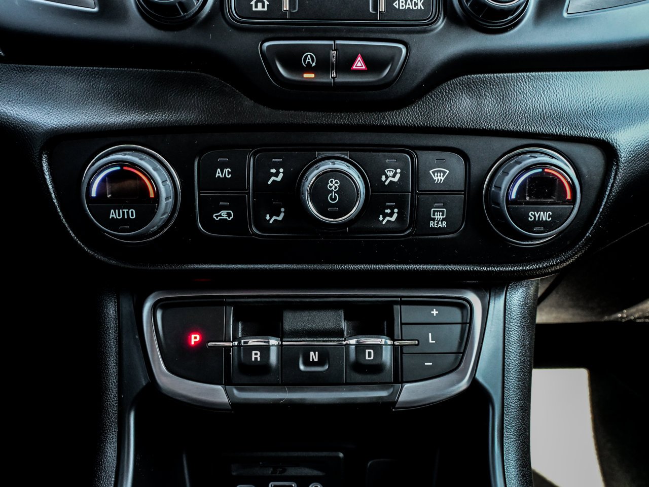 2022 GMC Terrain AWD 4dr AT4 White Sherwood Park - photo #28