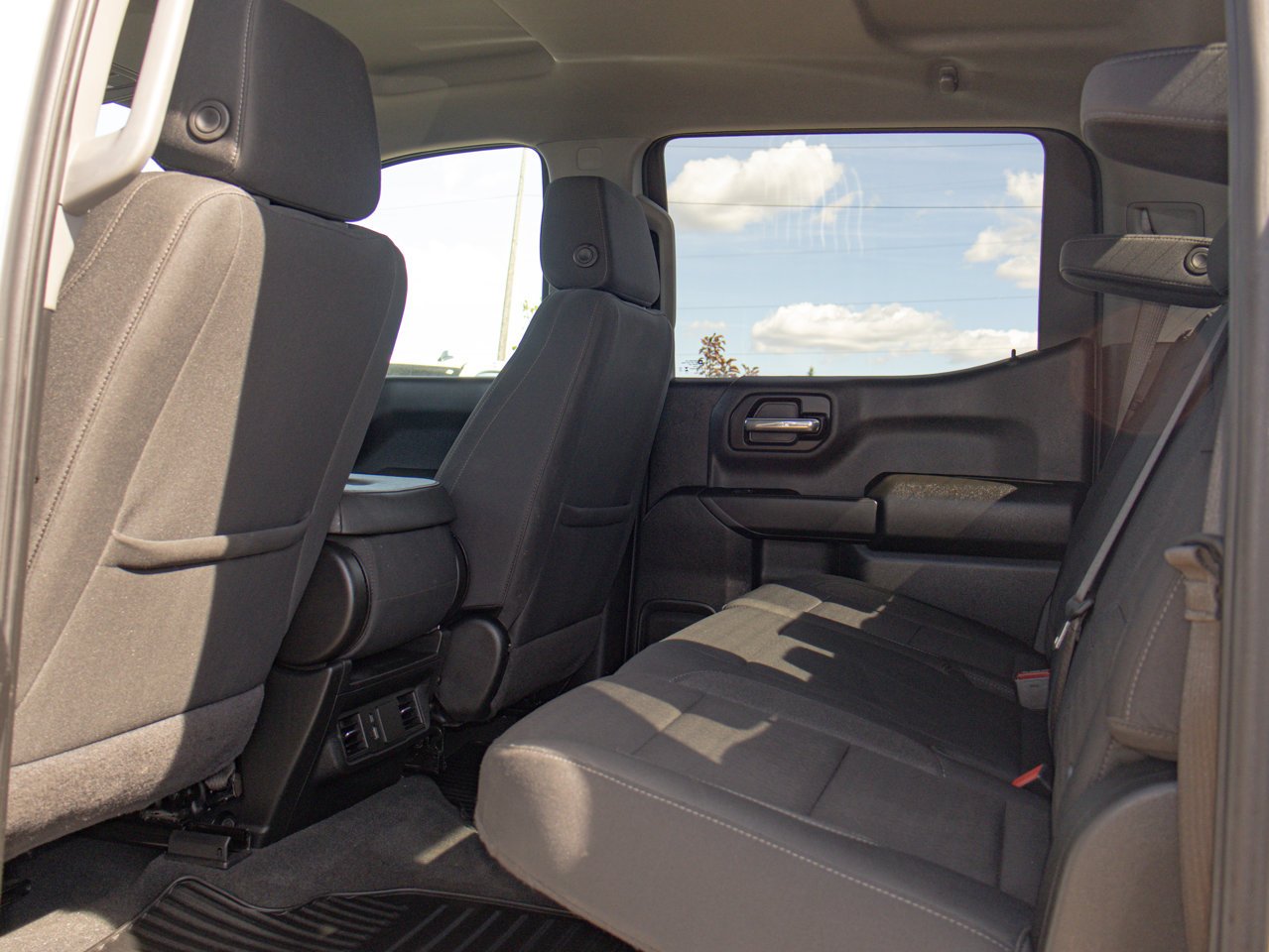 2024 Chevrolet Silverado 1500 4WD Crew Cab 147 Custom Trail Boss White Sherwood Park - photo #29
